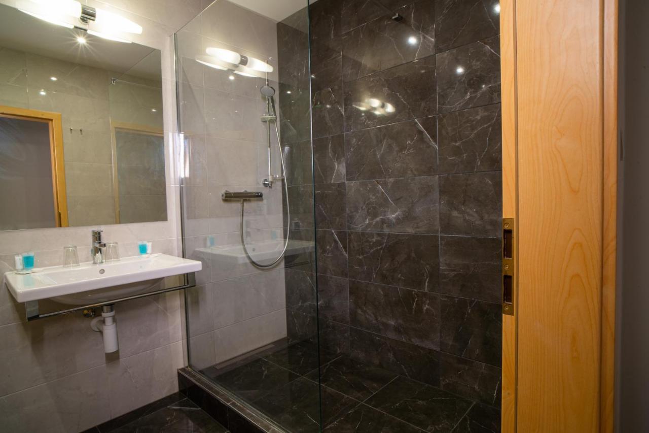 Teledom Hotel Kosice Luaran gambar