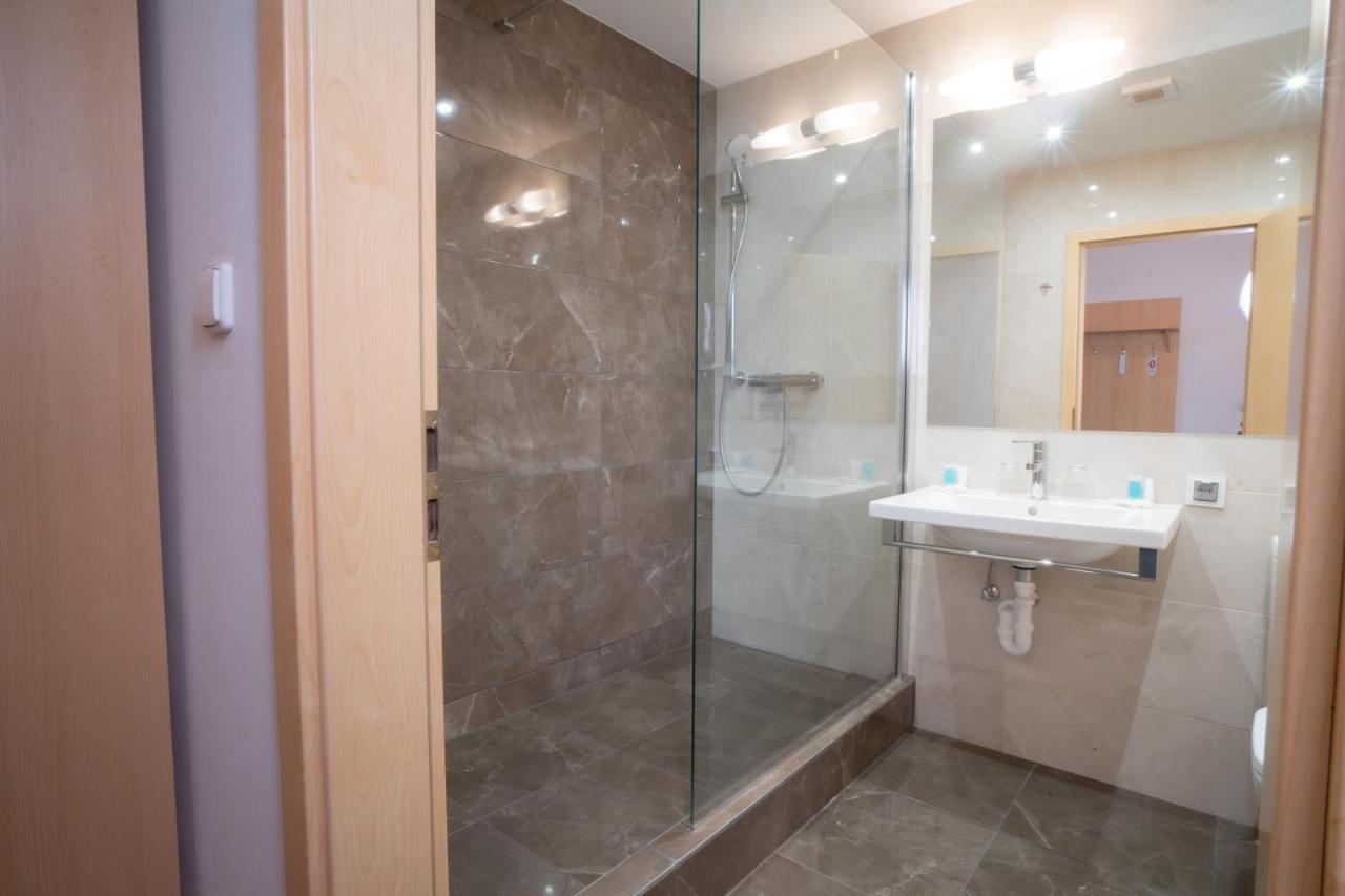 Teledom Hotel Kosice Luaran gambar